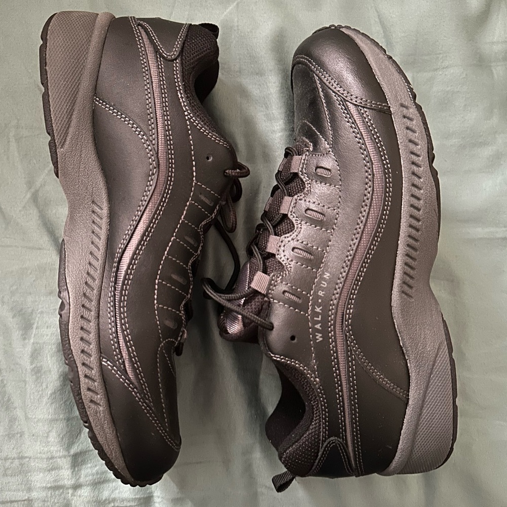 Easy spirit sneakers